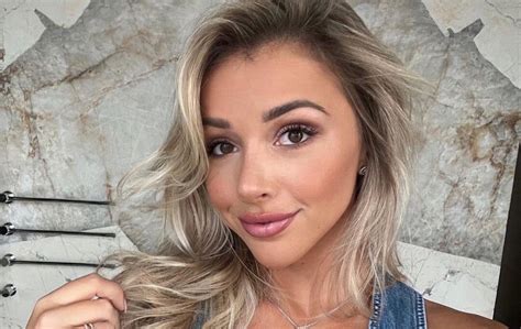 Emma Heesters Showt Skyline New York N Killerbody In Bikini
