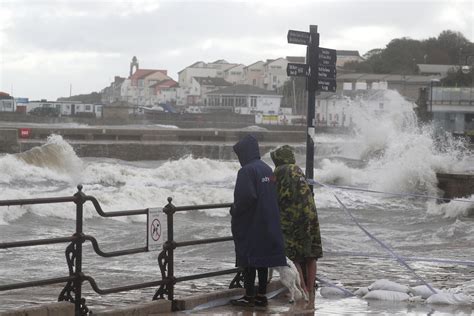 UK Weather Heavy Rain And Gale Force Winds Set To Batter Country In