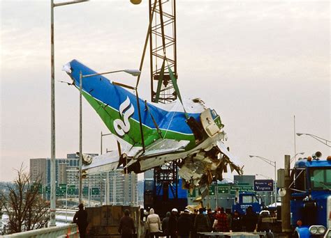 How People Risked Their Lives To Save Passengers On Air Florida Flight 90