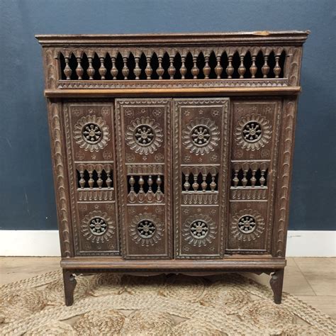 Ancienne Armoire De Poup E Bretonne En Bois Sculpt Le Palais Des