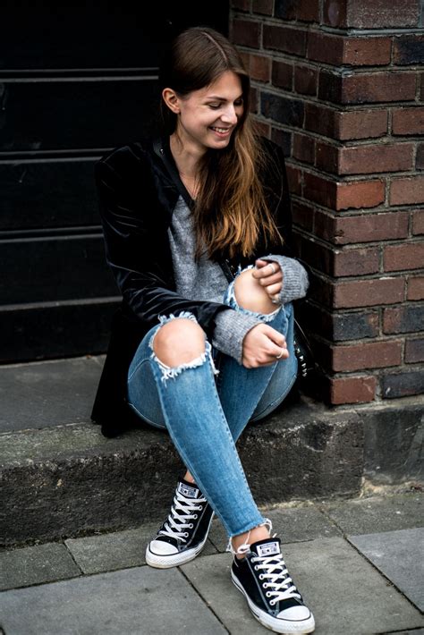 How To Wear A Black Velvet Blazer Casual Chic Outfit
