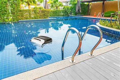 Simplify Pool Maintenance with an Automatic Pool Skimmer - Seven Frigo