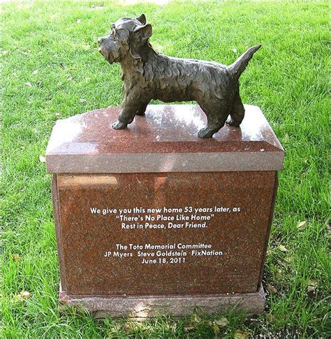 Memorial To Terry The Dog Aka Toto Cairn Terrier Famous Graves