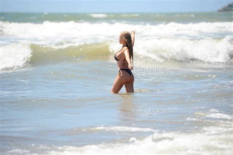 Una bomba Graciela Alfano diosa en bikini a los años Infobae