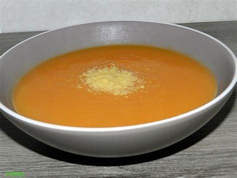 Recette de Potage aux carottes potiron avec ses épices et son st Morêt