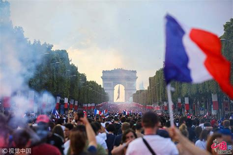 Coupe du monde les Champs Elysées en folie après la victoire de la France