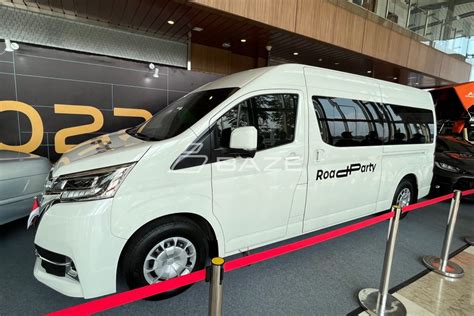 Toyota Hiace Premio Road Party Id