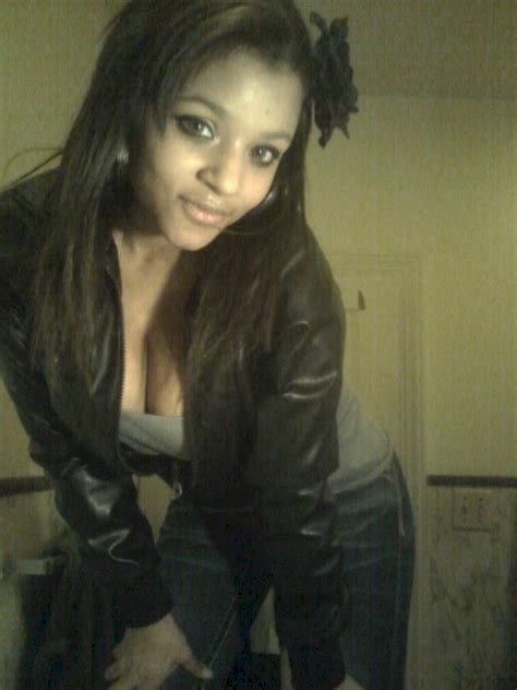 Sexy Yellow Bone Posing Nude Shesfreaky