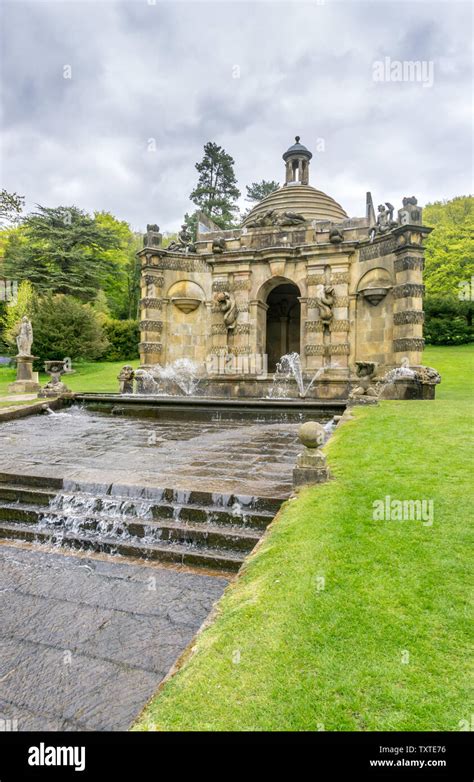 Gardens Of Chatsworth House Bakewell Derbyshire England Uk Stock