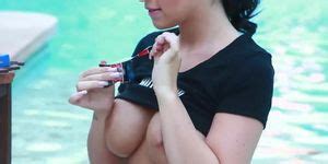 Close Up On Hottie Rubbing Her Pussy Tnaflix