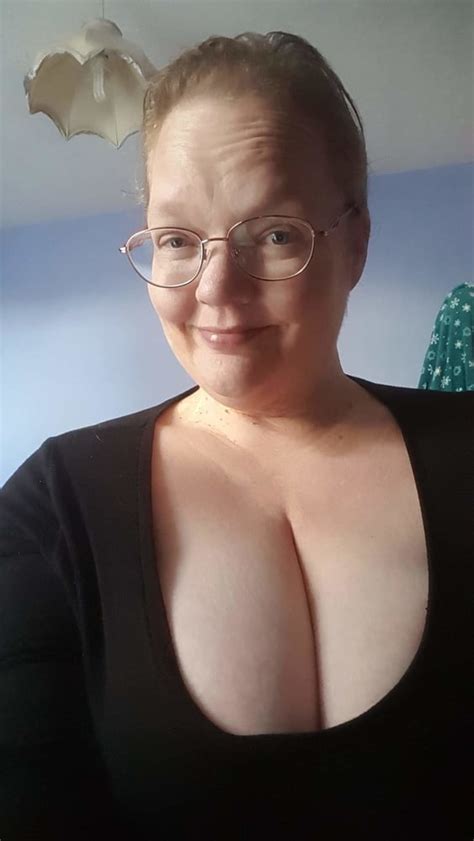Bbw Mix Cleavage With Glasses Porn Pictures Xxx Photos Sex Images Pictoa