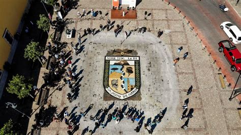 Entrega Alcalde Escudo De Armas De Parral En La Plaza De La Identidad