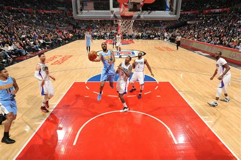 Desfalcados Clippers reagem após o intervalo mas caem para os Nuggets