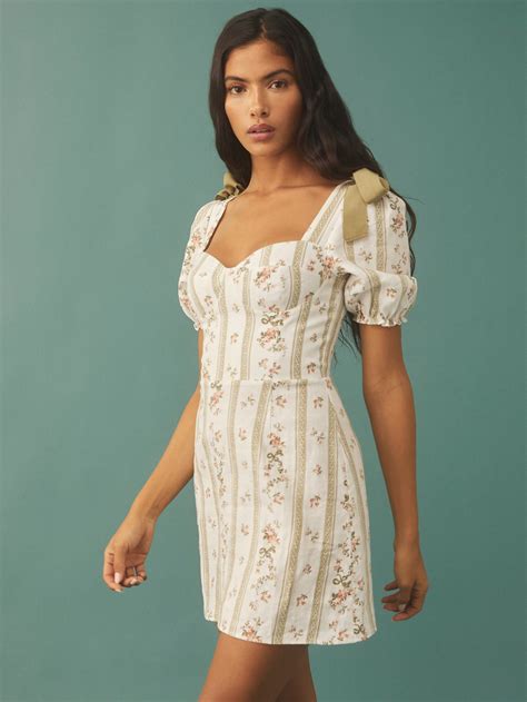 24 Dreamy Milkmaid Dresses For Your Most Romantic Summer Yet Who What Wear