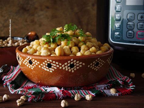 How To Cook Chickpeas In The Instant Pot Soak And No Soaking Mexican Made Meatless™