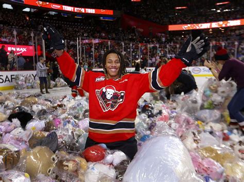 In Photos Calgary Hitmen 2022 Teddy Bear Toss Ottawa Citizen