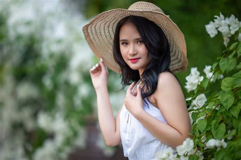 4K Vietnamese Asian Bokeh Hat Brunette Girl Glance Hands HD