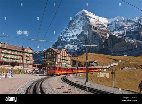 Mt Eiger Von Kleinen Scheidegg Bergpass Und Jungfraubahn Mt Jungfrau