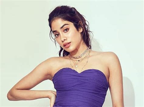 Janhvi Kapoor Look Janhvi Kapoor Shared Filmfare Awards Show Look On Social Media Janhvi