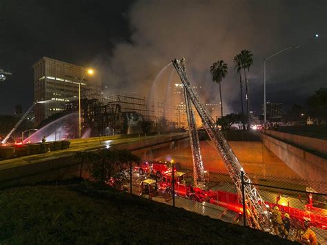 Gigantesco Incendio A Los Angeles Autostrade Bloccate FOTO E VIDEO