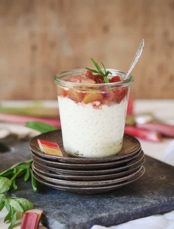 Gewürz Milchreis mit frischen Himbeeren und Cashewnüssen