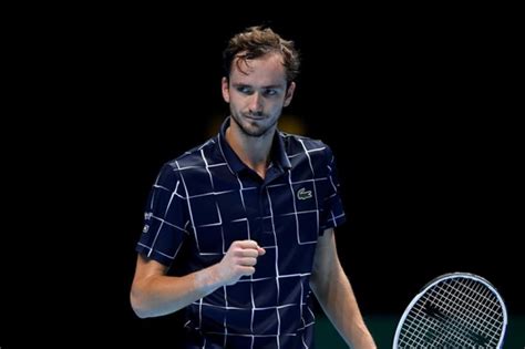 Atp Finals Daniil Medwedew Besiegt Novak Djokovic Um Das Halbfinale