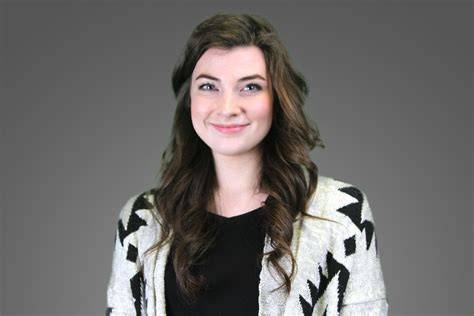 Hannah Lewis – The Apple Leaf