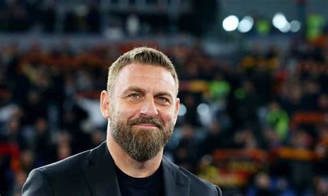 Roma La Mossa Di De Rossi Con Ndicka E Smalling Si Torna Al Modulo Di