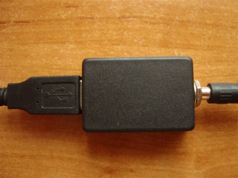 Адаптер для зарядки телефона в салоне автомобиля