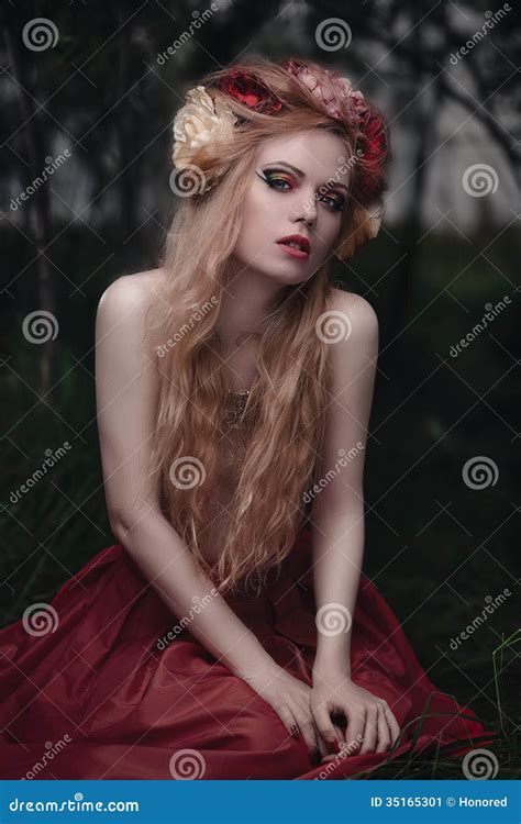 Femme Blonde Romantique Image Stock Image Du Femelle 35165301