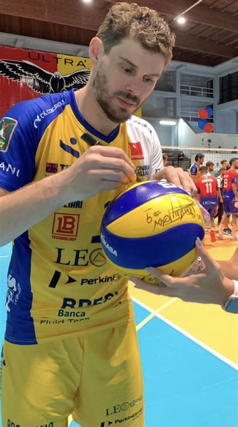 Pin de Sofia Peralta em vyj Bruninho volei Vôlei masculino Voleibol