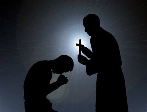 Pastor é denunciado por cura gay em menina de 13 anos