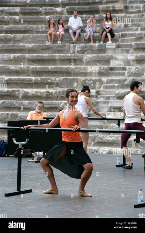 Royal ballet dancers hi-res stock photography and images - Alamy