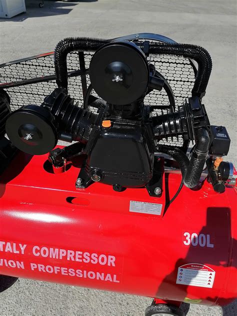 300 Литра Трифазен Компресор за въздух с 7.5KW- 10НР двигател 900Л/МИН ...