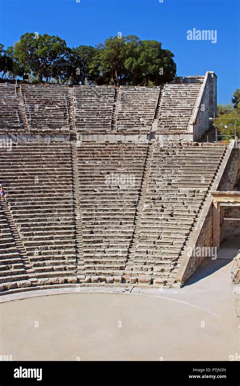 Amphitheater Von Epidaurus Peloponnes Fotos Und Bildmaterial In Hoher