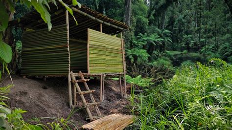 Solo Camping Membangun Tempat Berlindung Rumah Panggung Masakan Lezat