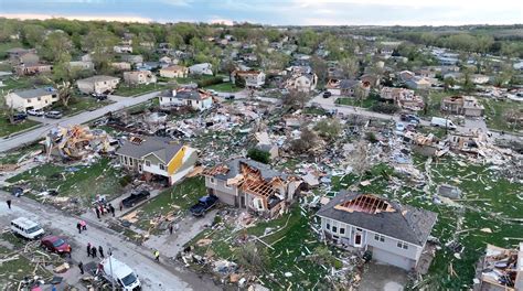 Tornado Nos Eua Imagens De Drone Mostram Destruição Causada Por