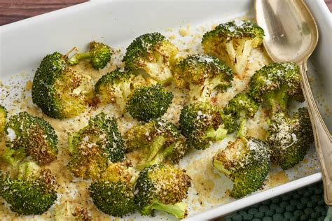 Broccoli i ovn Nem opskrift på bagt broccoli med parmesan