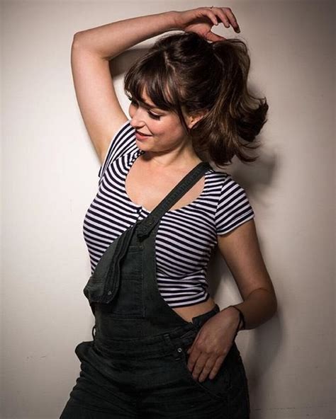 Milana Vayntrub : r/Celebs