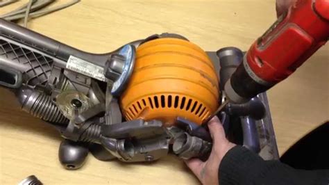 Video How To Fix A Loose And Clunky Ball On Your Dyson DC24 Https