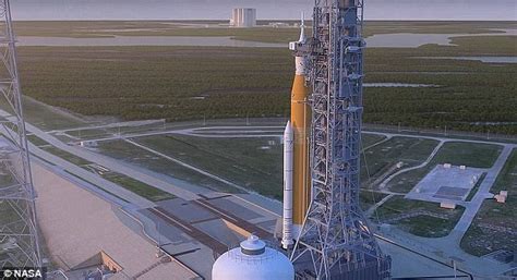 Nasa S 1bn Mobile Launcher Is Bending Wrong Way Daily Mail Online