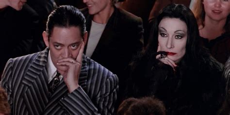 The Addams Family: 5 Sweetest Morticia and Gomez Moments (& 5 Most ...