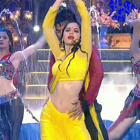 Sanjeeda sheikh hot saree dance performance.