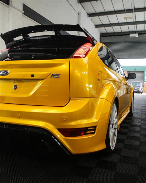 FORD FOCUS RS MK2 x SUPERGLOSS INOZETEK YELLOW — Monsterwraps