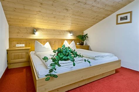 Unterkunft Haus Moostal Zimmer Appartements In St Anton Am Arlberg