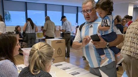 Casi 436000 Argentinos Residentes En El Exterior Podrán Votar Mañana En Las Elecciones