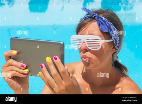 Belle Jeune Fille Bikini Banque De Photographies Et Dimages Haute R Solution Alamy