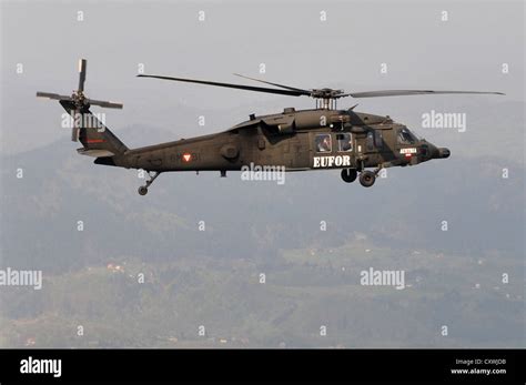 A Sikorsky Uh 60 Blackhawk Helicopter Above Bosnia Stock Photo Alamy