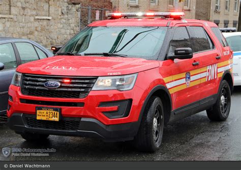 Einsatzfahrzeug FDNY EMS EMS Division 2 KdoW BOS Fahrzeuge