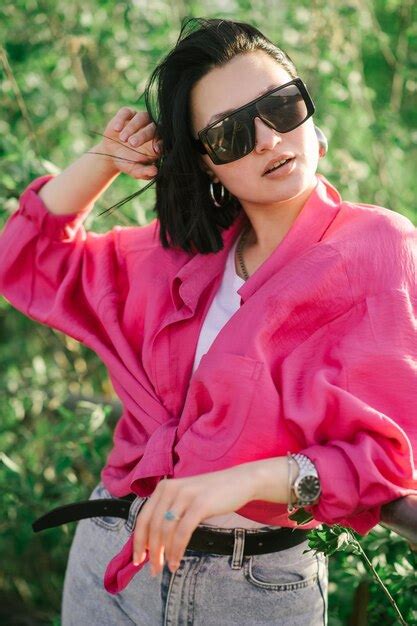 Premium Photo Close Portrait Of Beautiful Brunette Woman In Pink Shirt And Sunglasses Posing